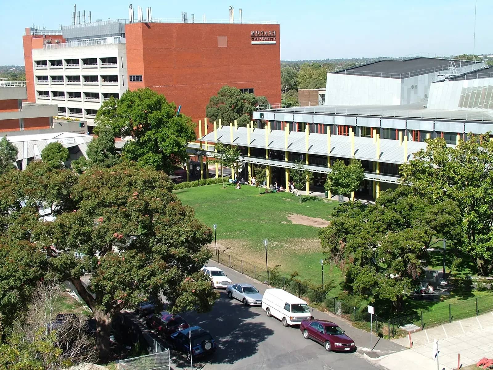 Monash University campus — Bildet er tatt fra parkeringshuset på Monash University, Caulfield Campus, Melbourne, Australia. (2005) Jarle Andersen