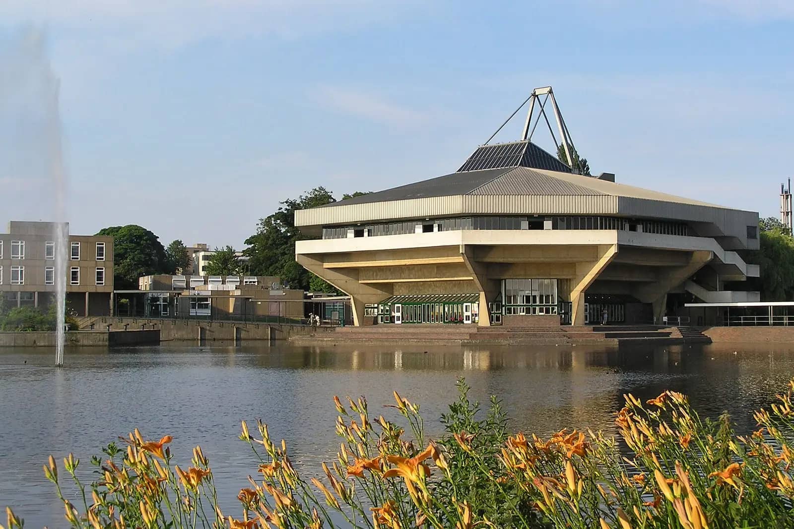 University of York campus — The en:University of York 's Central Hall, as seen from under lecture theatre P/X001 in the Physics Department. Photo ta
